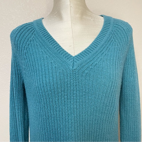 Ann Taylor Ribbed Knit V-Neck Wool Blend Sweater Small NWT - Picture 4 of 10
